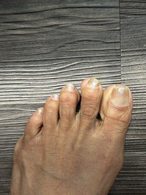 Polish is suppose to be white glitter. This is ugly and poor workmanship.