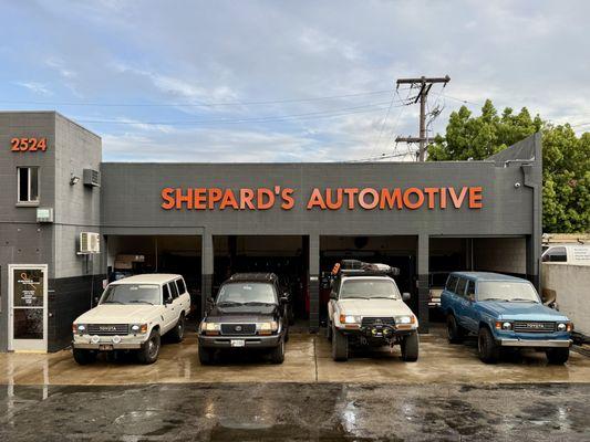Random line up: 1985 FJ60, 1997 FJ80, 1996 FJ80, 1983 FJ60