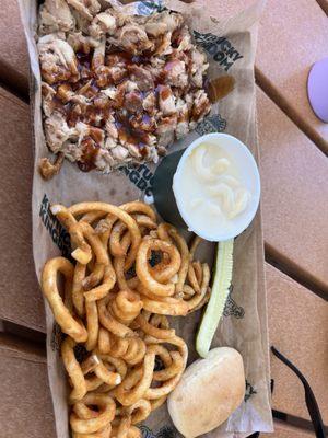 Smoked chicken with 2 sides, roll, pickle