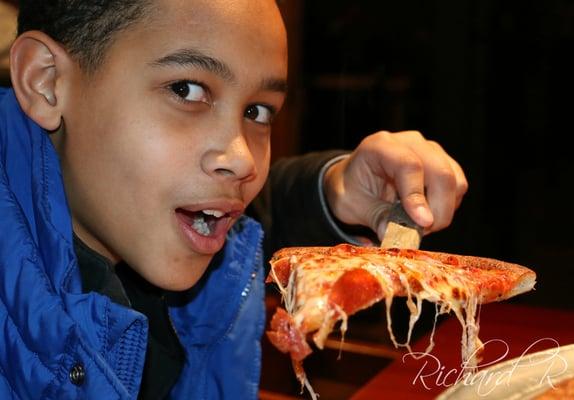 Yeah boyee! Gianni's has some pretty good peperoni pizza!