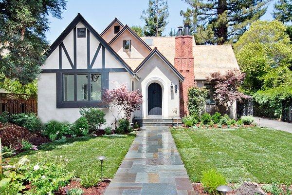 Fabulous complete remodel-location!