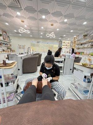 Leyna is the best in taking out the dry ingrown skin. Nobody else knows how to donit right.