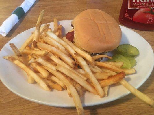 Stopped in for Bacon Cheeseburger! Food was great service was awesome thanks guys!