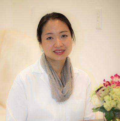 Yi Luo - acupuncturist for fertility, women's health, digestive health, Cancer recovery, and more.