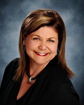 In a previous life, Stacey practiced law. Now she uses all those lawyer-y skills to help her clients achieve their real estate goals.