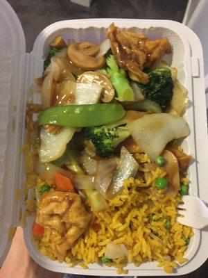 Vegetable fried rice stir fried tofu and vegetable. Delicious!!