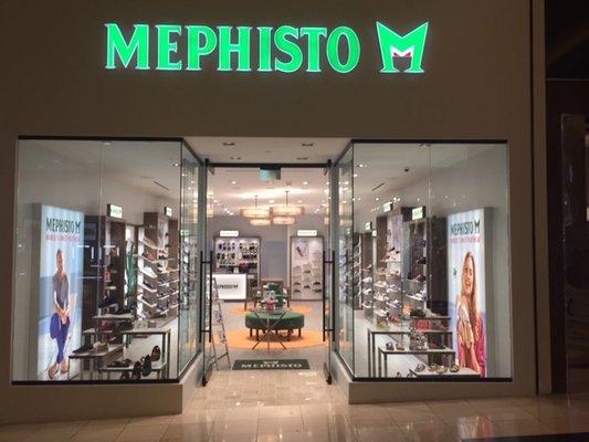 New location: 2nd level near spiral escalator (Casino Level)