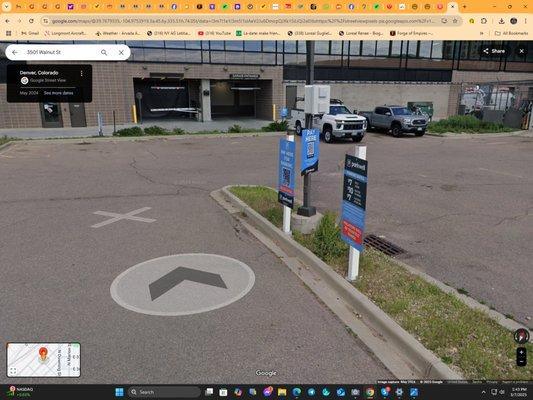 Paid Pulic parking, no signs saying other wise