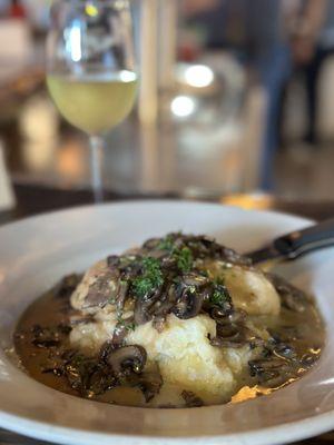 Chicken Marsala with mashed potatoes instead of linguini.