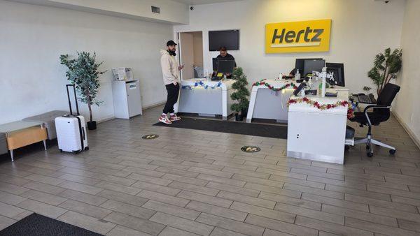 Hertz Car Rental - Northridge Devonshire HLE