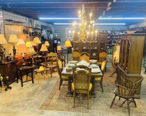 Abby’s Antiques & Vintage Barn House