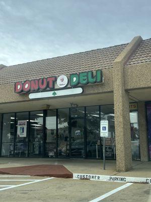 The front of the donut shop