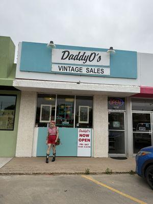 Storefront of Daddy O's Vintage Sales!