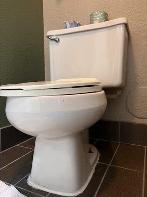 Example of a very low looney with a crooked lid.