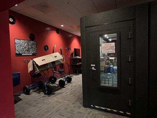 Music room with instruments you can use