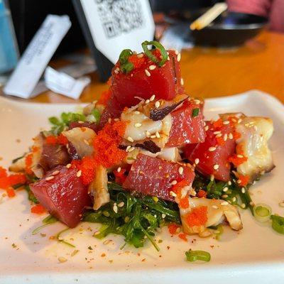 Fresh tuna and tako, green onions, spices, with seaweed salad