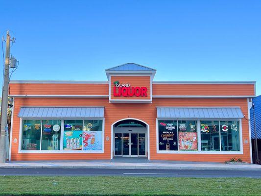 Exterior of Island Liquors in Daytona Beach, FL