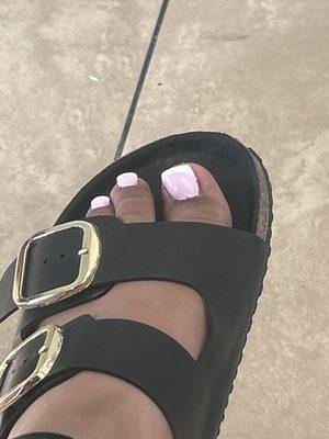 Got my toes done I paid $65 it's now Tuesday I got them done Sunday and alr 2 of them fell off I'm so mad