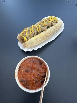 Bratwurst bun & side of vegan chili