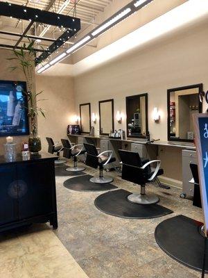 Laura Lee Salon-Bainbridge
