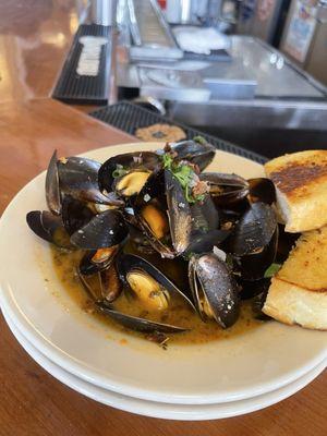 Metals Sports Bar & Grill
