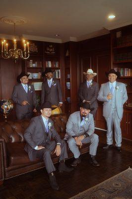 Perfect spot for groomsmen to chill.
 
 www.instagram.com/amandaandnico
 
 amandaandnico.com