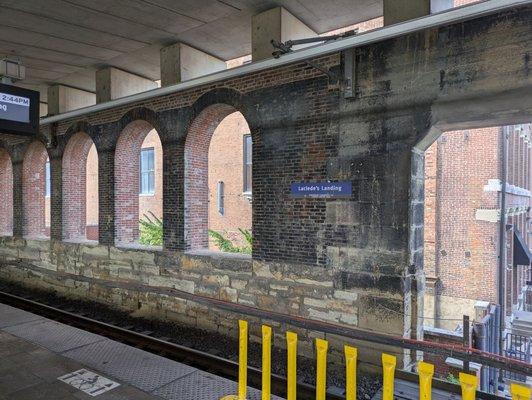 Metrolink - Laclede's Landing Station, Saint Louis