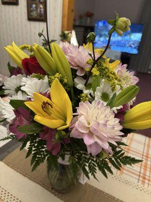 No matter which angle we view it from, the flowers are arranged beautifully. Happy 93rd great work