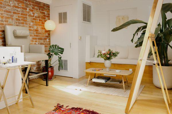 Eyebrow tweezing in Venice CA