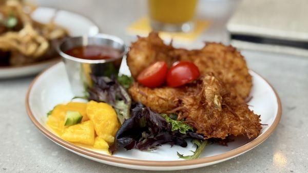Fried coconut shrimps a touch of vegetables