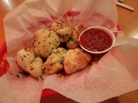 This are the delicious garlic knots, served warm & seasoned to perfection.