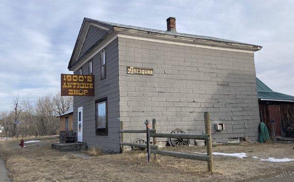 1800's Antiques & Art