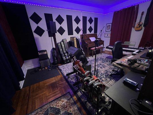 Capture your voice and instrument with some of the most sought-after analog gear.