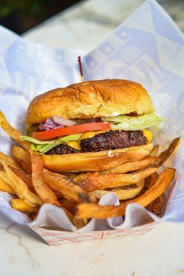 Cheeseburger with fries
