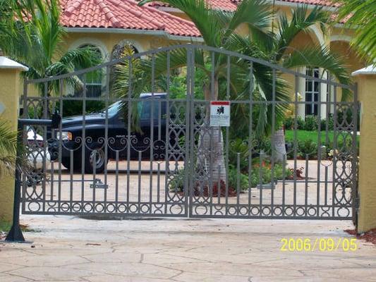 Custom Gate