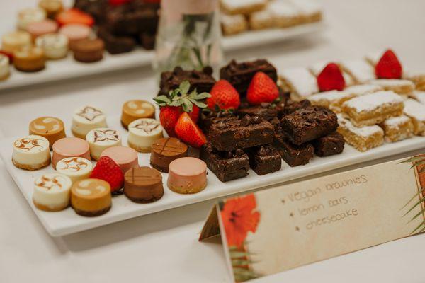 Cheesecakes & Brownies (PhotoCredit: https://www.vivianchen.com/)