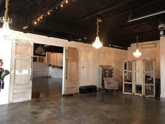 Beautiful space. I'm visiting from AZ and can't think of a better way to spend my Sunday morning!