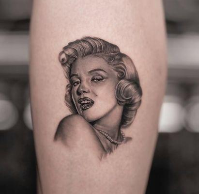 Black and grey realistic Marilyn Monroe portrait tattoo