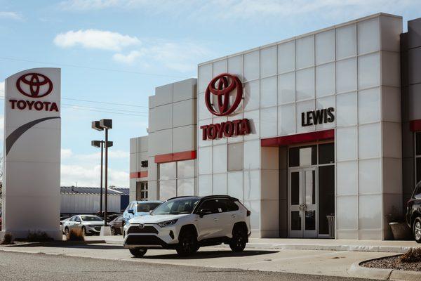 Lewis Toyota of Dodge City