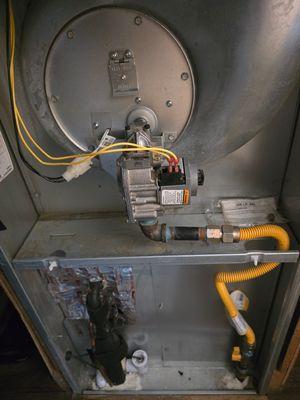 Job Done, Gas valve wasn't working properly, cleaned and reinstalled and everything is now working properly.