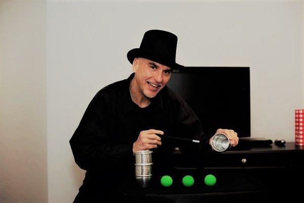 JULIUS MAGIC - Magician