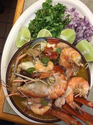 CALDO DE MARISCOS
SEAFOOD SOUP