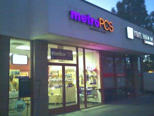 IZZIES WIRELESS STORE FOR METRO PCS