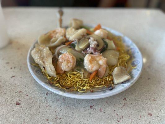 Seafood pan friend noodles