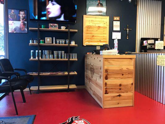 Entrance, very clean, organized.