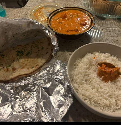 Chicken tikka masala with garlic naan