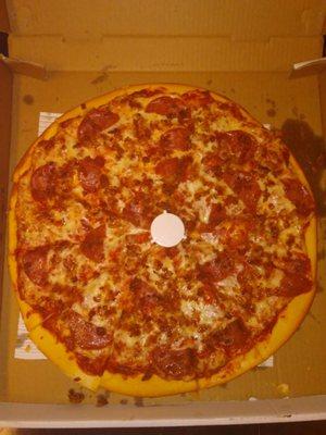 Bacon and salami xl pizza mmm