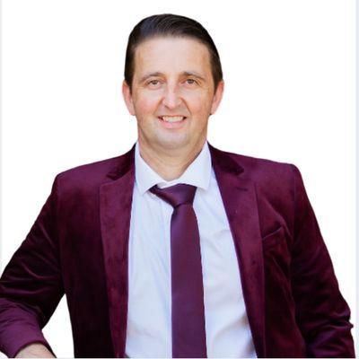 Olivier Ajdnik, Realtor