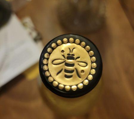The top of the bottle we purchased... a bee logo.
