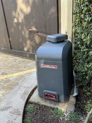 Lift master swing gate operator